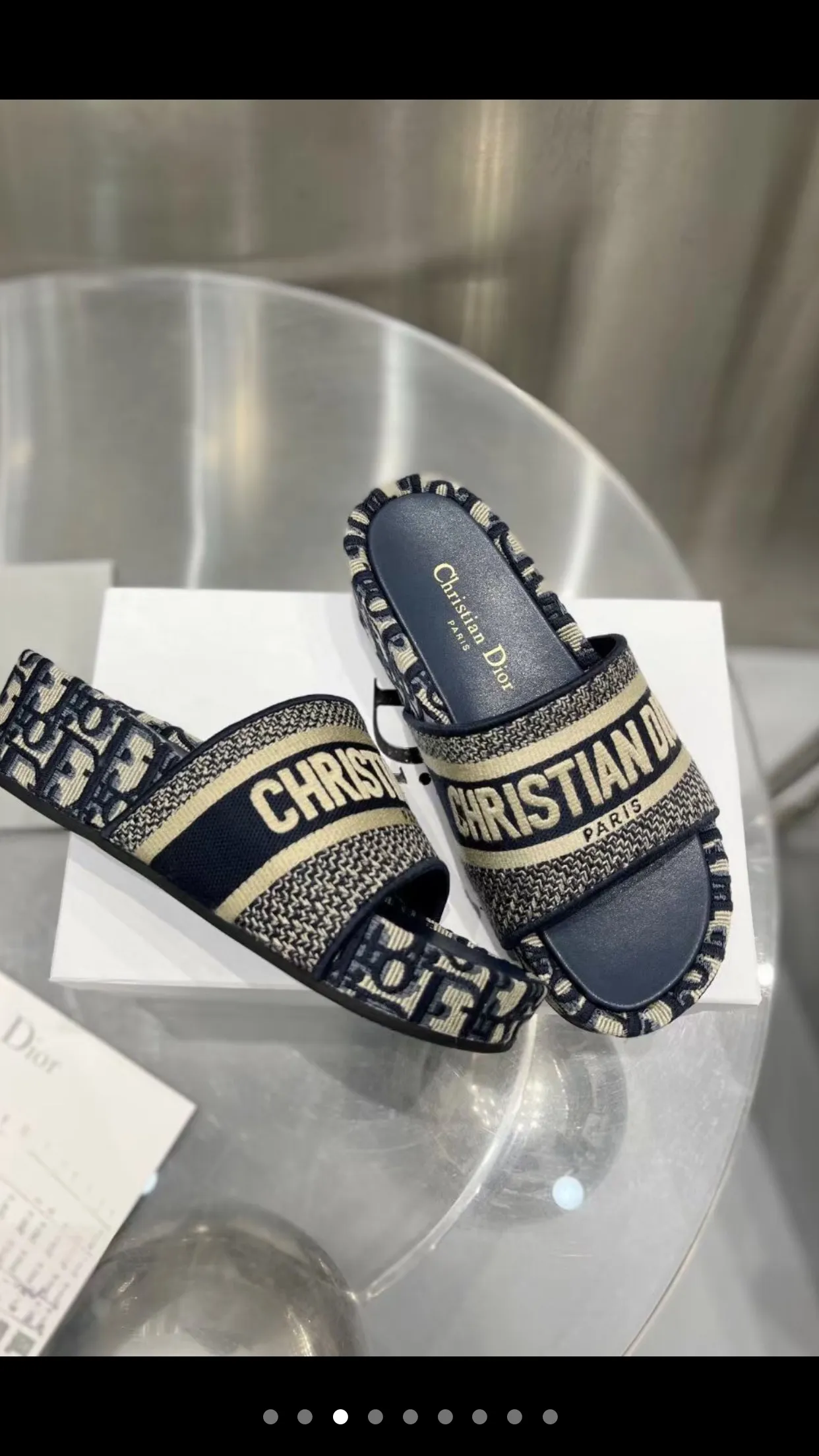 👟👟Ex-factory price 400👟👟 Women's shoes, women's clothing, classic hot-selling models continue to... 🎈Best-selling pair of Dior DIOR wedge-heeled waterproof platform slippers DIORBLIQUE pattern jacquard embroidered prince, 🪡designed with classic logo embroidery craft elements. D’s most popular series in the past two years is really great! Super wow! 😘 Retro literary and fresh style, one of the must-have items in spring and summer 👏 💙Buy genuine products and reproduce them, synchronized with ten colors at the counter 💛High version of three-dimensional jacquard embroidered upper, cowhide lining 💚Original molded custom outsole, non-slip and wear-resistant Heel height: 5Cm, long legs to wear Comes with a full set of exquisite packaging Code number: 34-43 (34, 41, 42, 43 are custom-made and cannot be returned or exchanged)